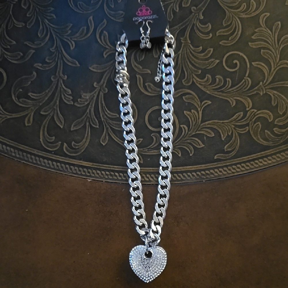 paparazzi Silver Sparkling Heart Pendant Curb Chain Necklace